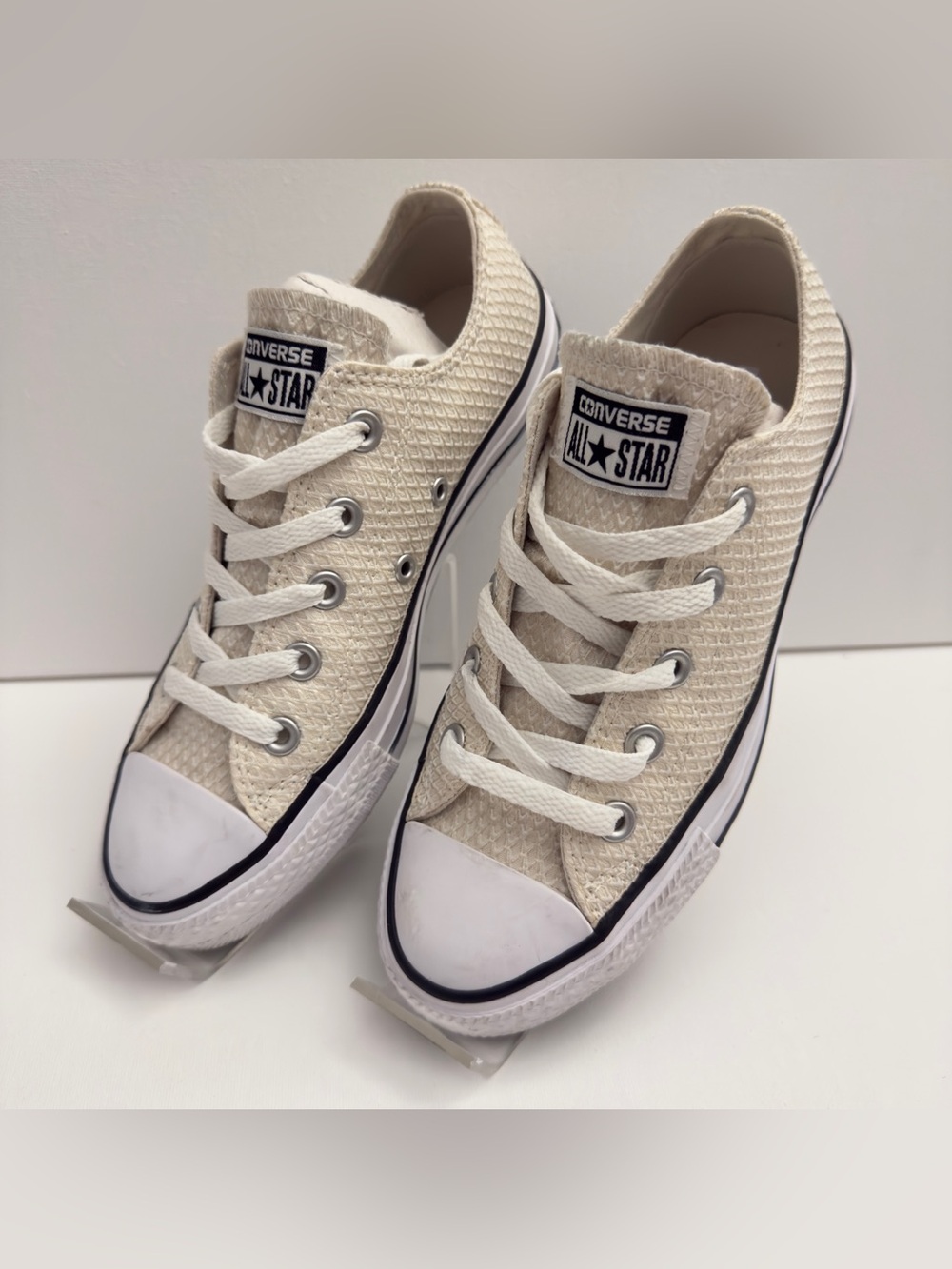 Converse Women Chuck Taylor AllStar Cream Textured Low Top Sneakers size 6